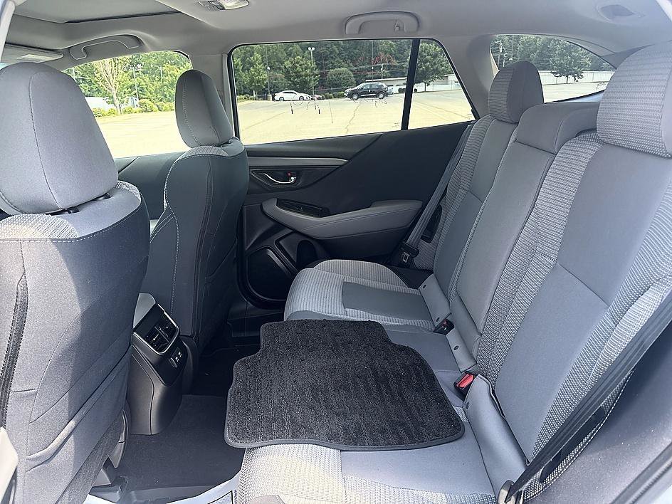 Used 2022 Ice Silver Metallic Subaru Premium image 17
