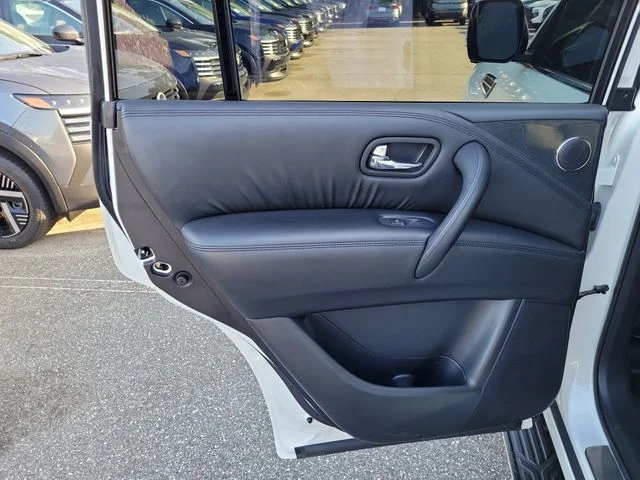 Used 2022 White Nissan SL image 16