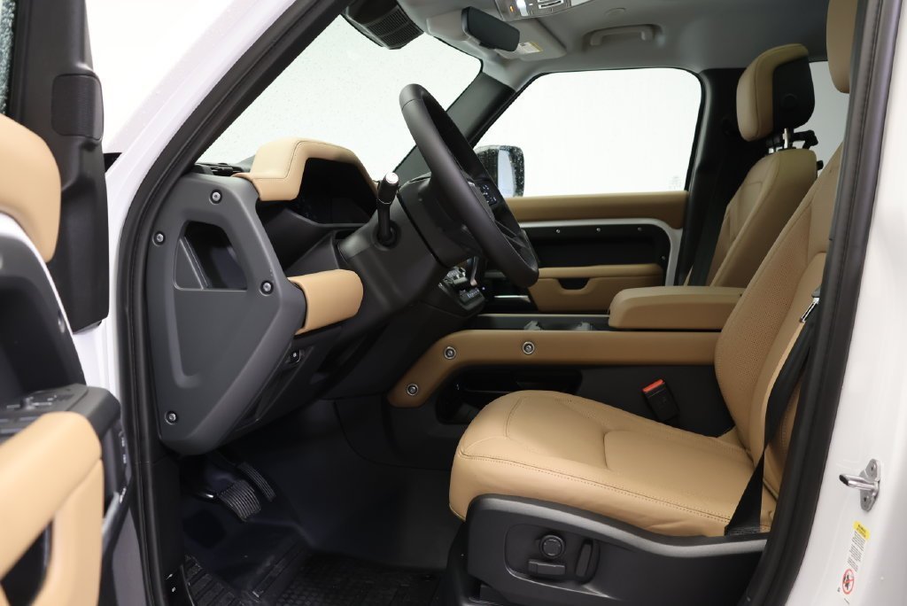 New 2026 Fuji White LAND ROVER S image 30