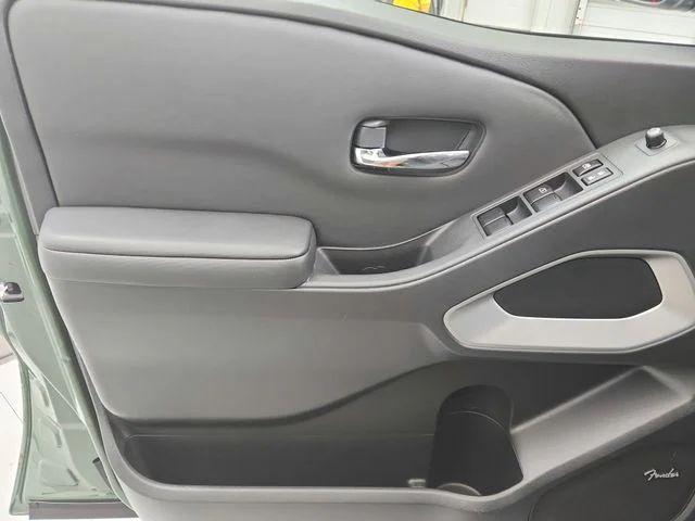 Used 2023 Green Nissan SV image 32