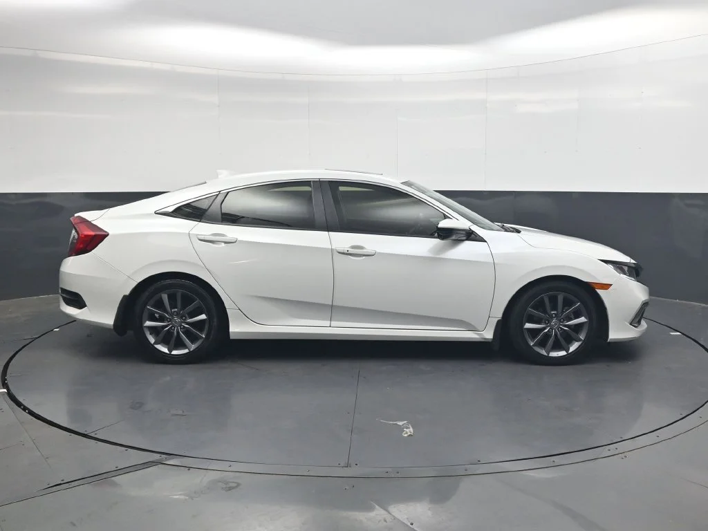 Used 2019  Honda EX image 3