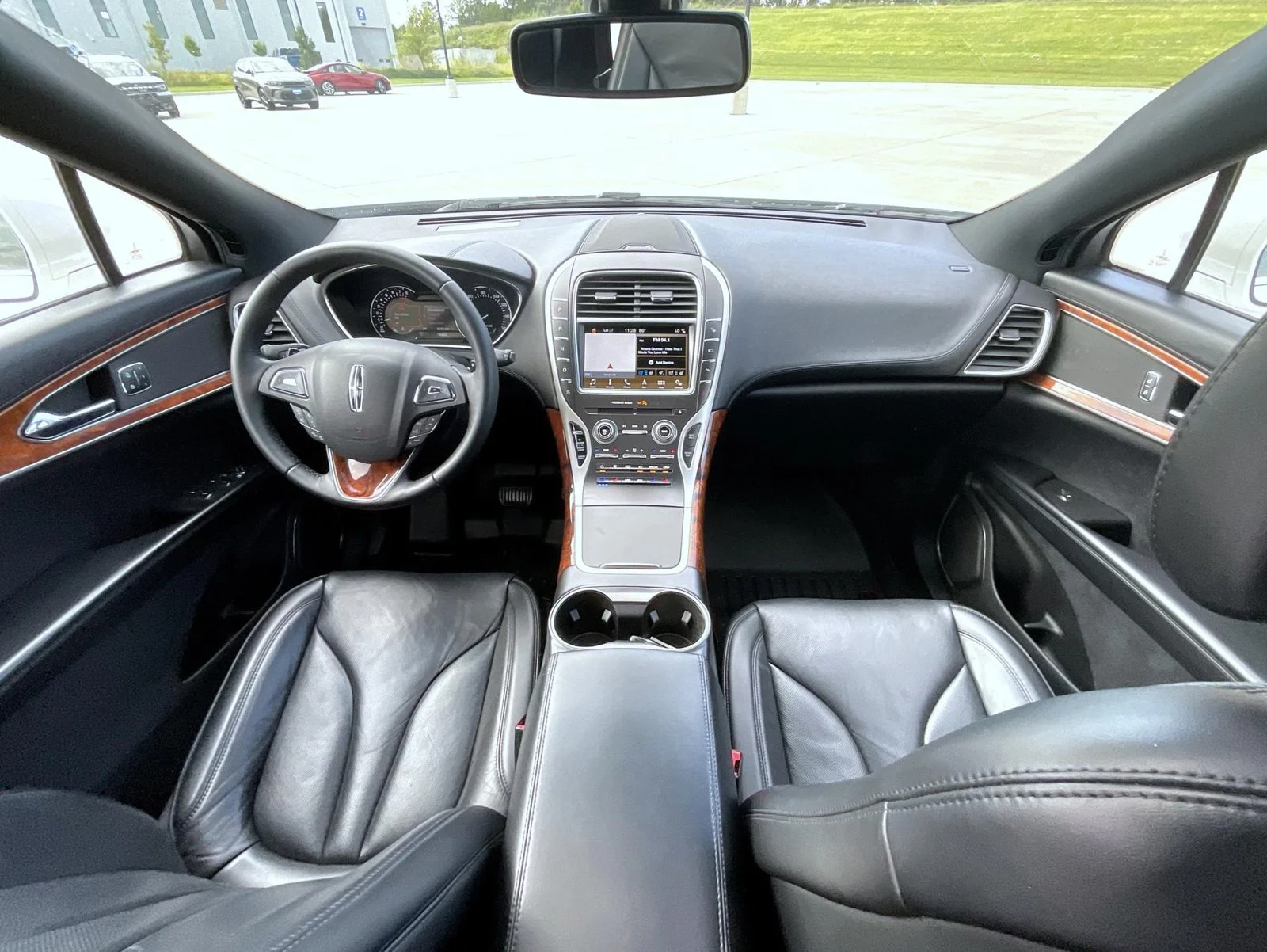 Used 2018 White Lincoln Reserve image 15