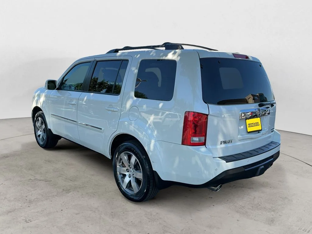 Used 2013 White Honda Touring image 7