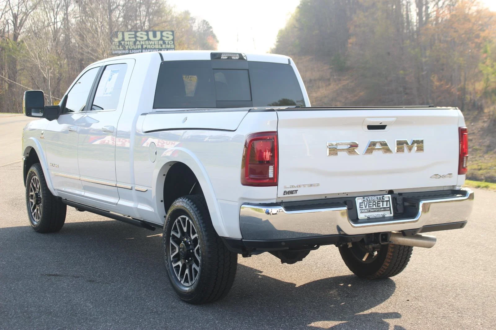 Used 2025 White Ram Limited image 5