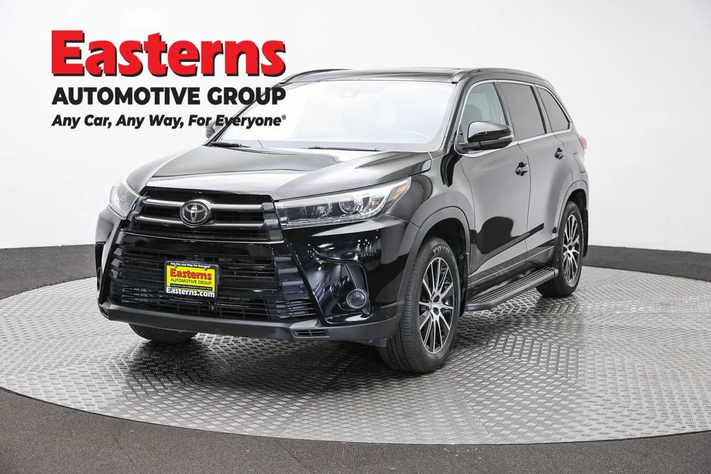Used 2018 Black Toyota SE image 1