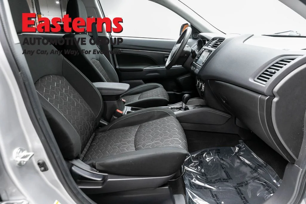 Used 2025 Silver Mitsubishi 2.0 SE image 23