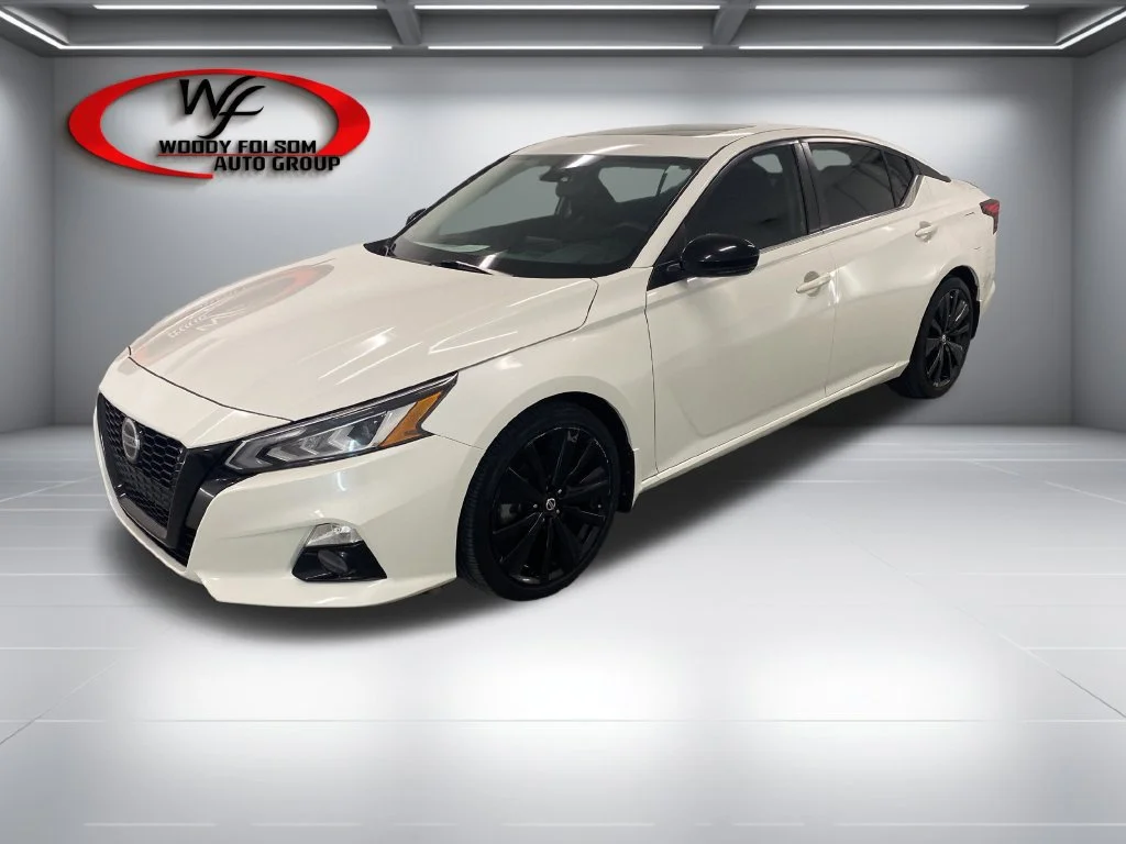 Used 2022 Pearl White Trico Nissan 2.5 SR image 2