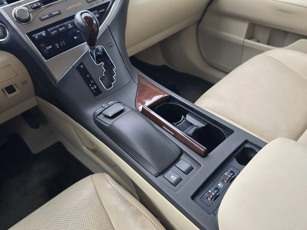 Used 2014 Starfire Pearl Lexus Base image 17