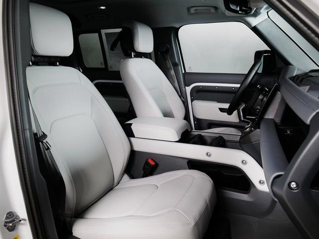 New 2026 Fuji White Land Rover X-Dynamic SE image 3