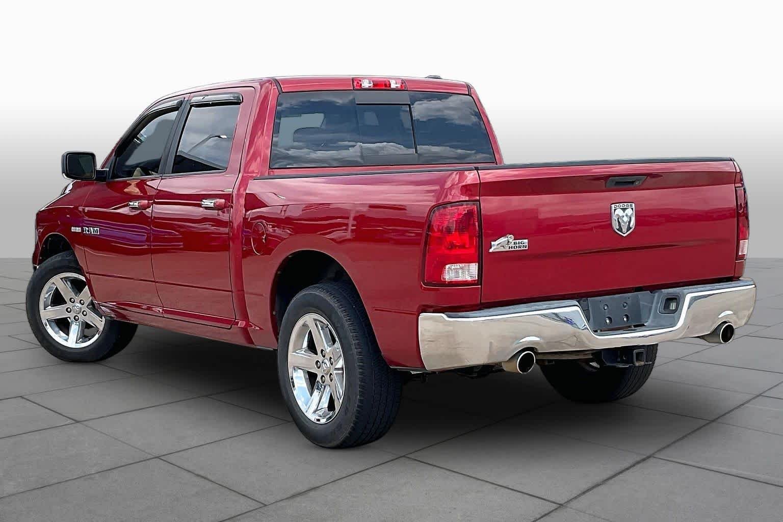 Used 2010 Inferno Red Crystal Pearl Dodge SLT image 12
