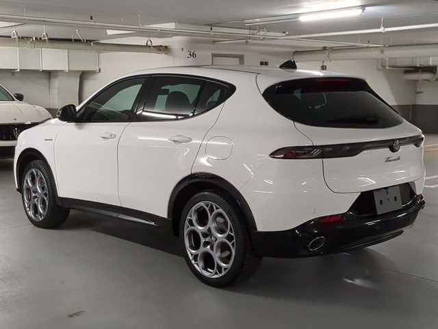 New 2025 Milano White Exterior Paint Alfa Romeo Veloce image 5