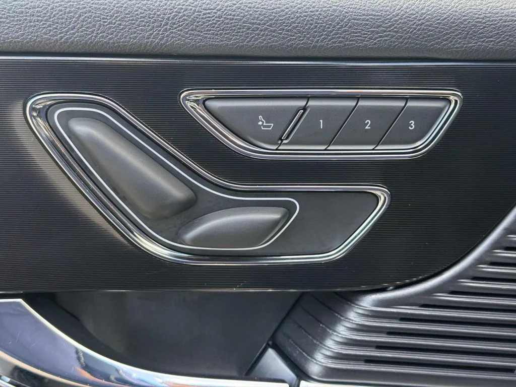 Used 2022 White Lincoln Standard image 19