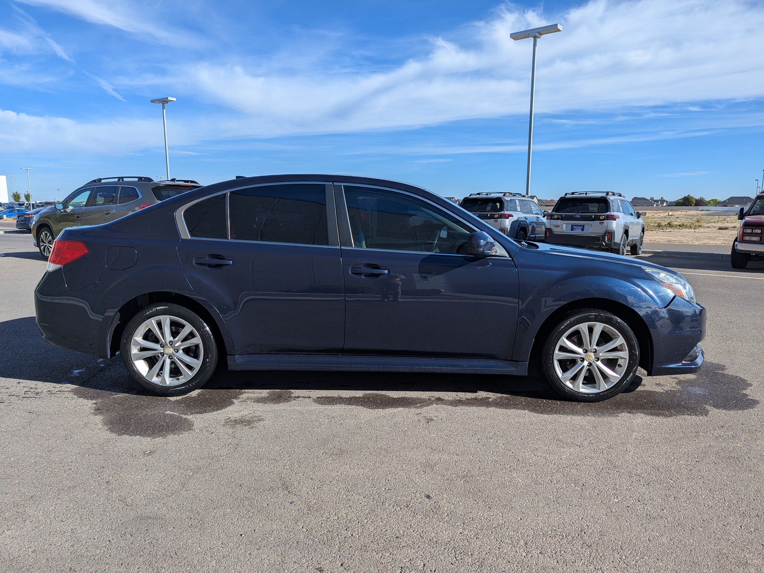 Used 2014 Deep Indigo Pearl Subaru 2.5i Premium image 4