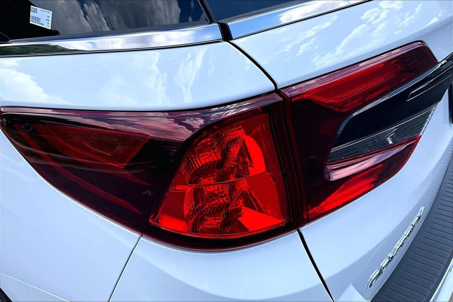 Used 2025 Platinum White Pearl Honda Touring image 29