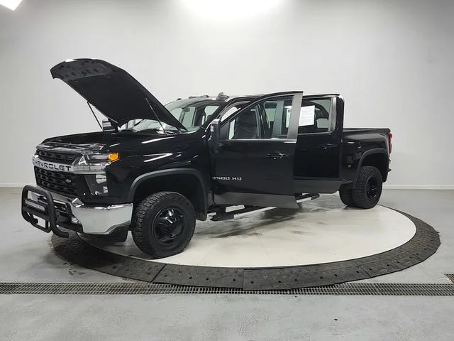 Used 2022 Black Chevrolet LT image 11