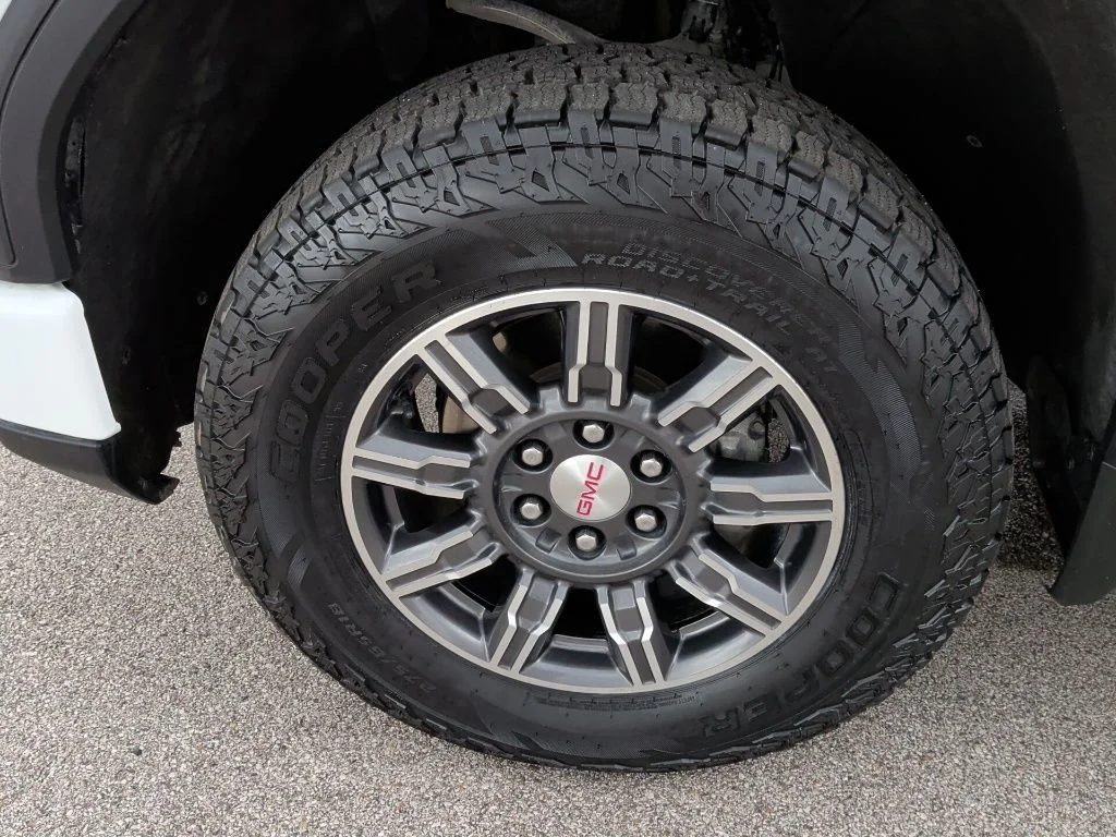Used 2024 White GMC AT4 image 51
