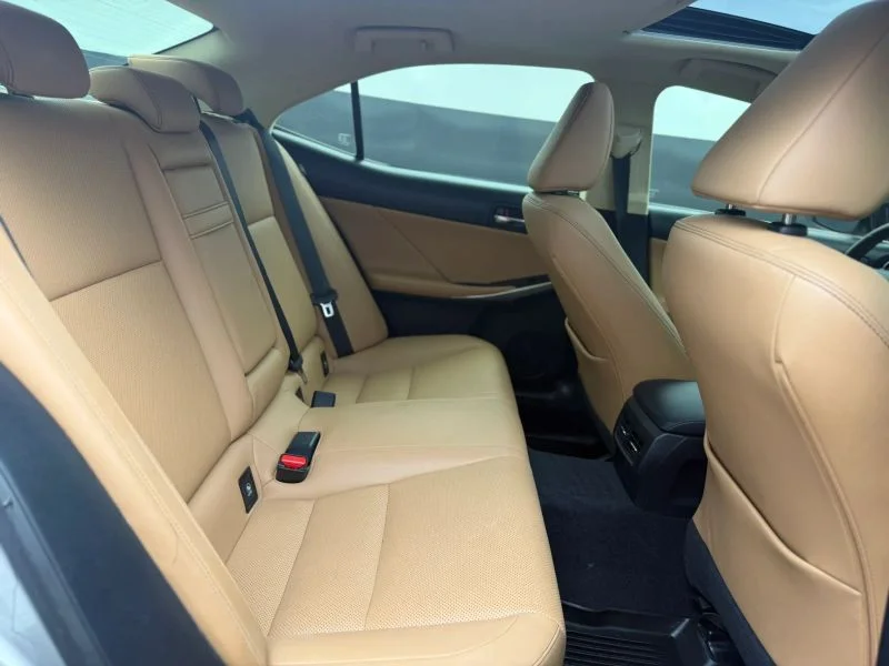 2016 Lexus IS 200t - Photo 26