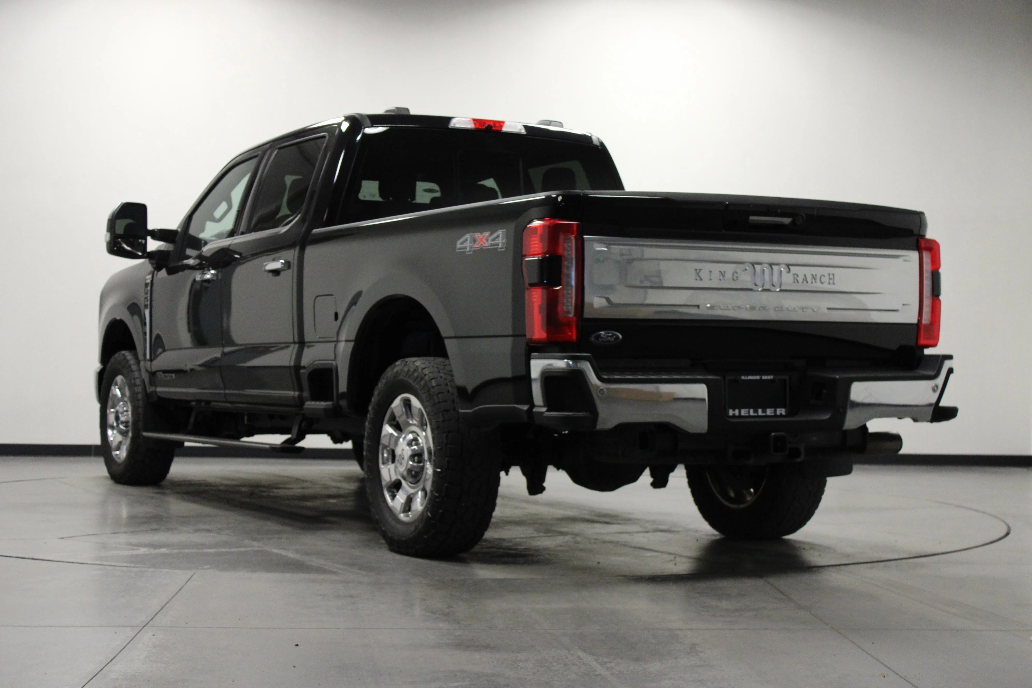 Used 2023 Agate Black Metallic Ford King Ranch image 6