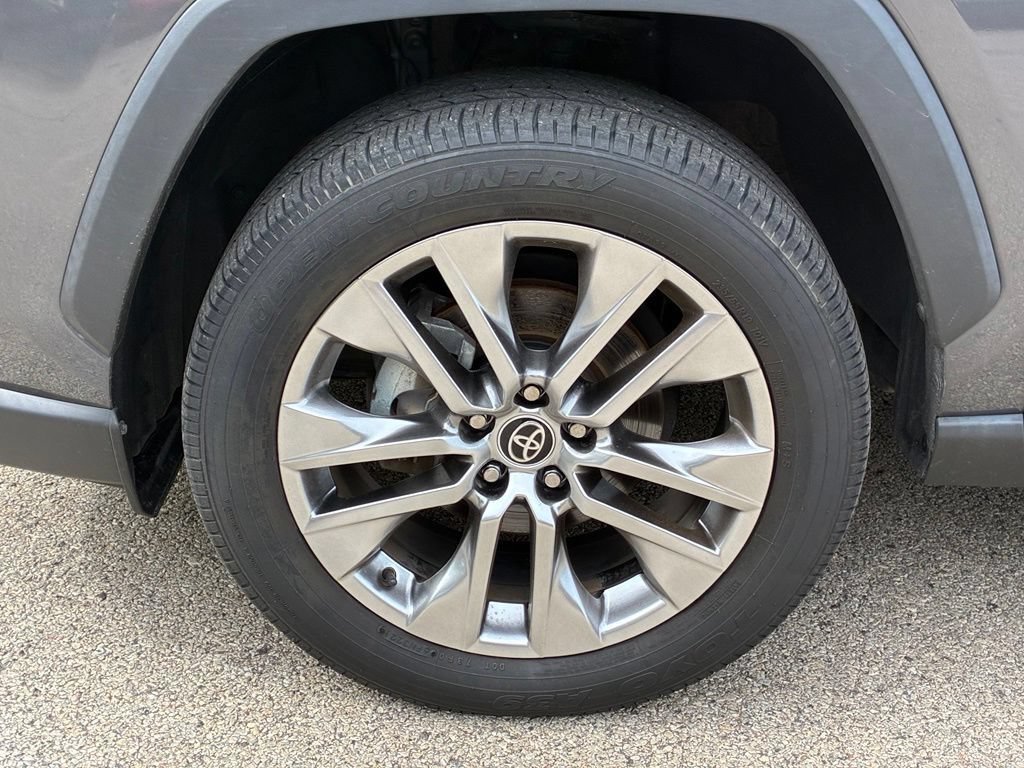 Used 2021 Gray Toyota XLE Premium image 15