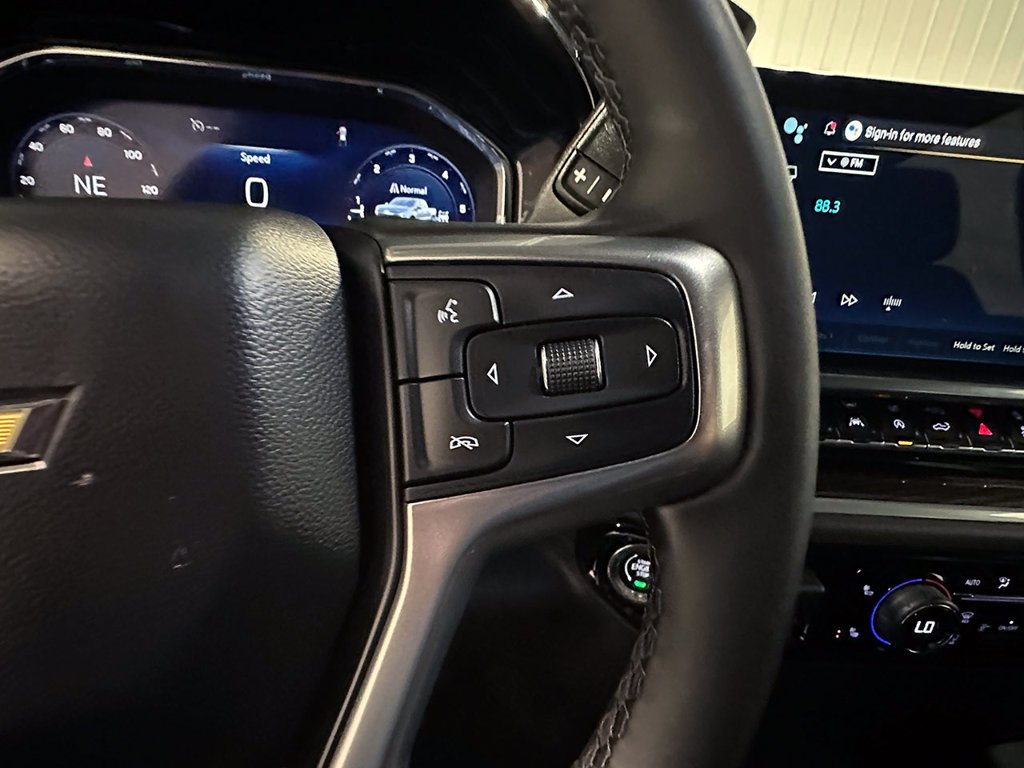 Used 2025 Gray Chevrolet LT image 32