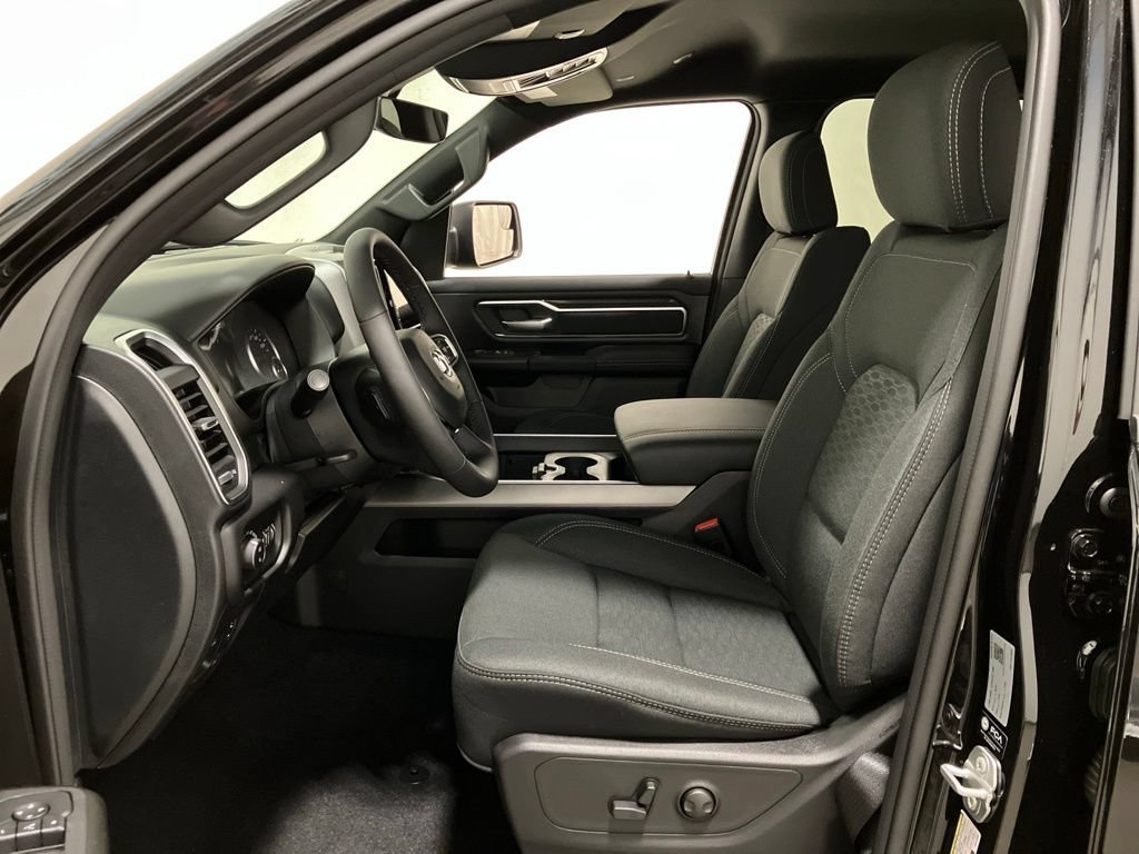 New 2026 Diamond Black Crystal Pearl-Coat Exterior Paint RAM Big Horn image 15