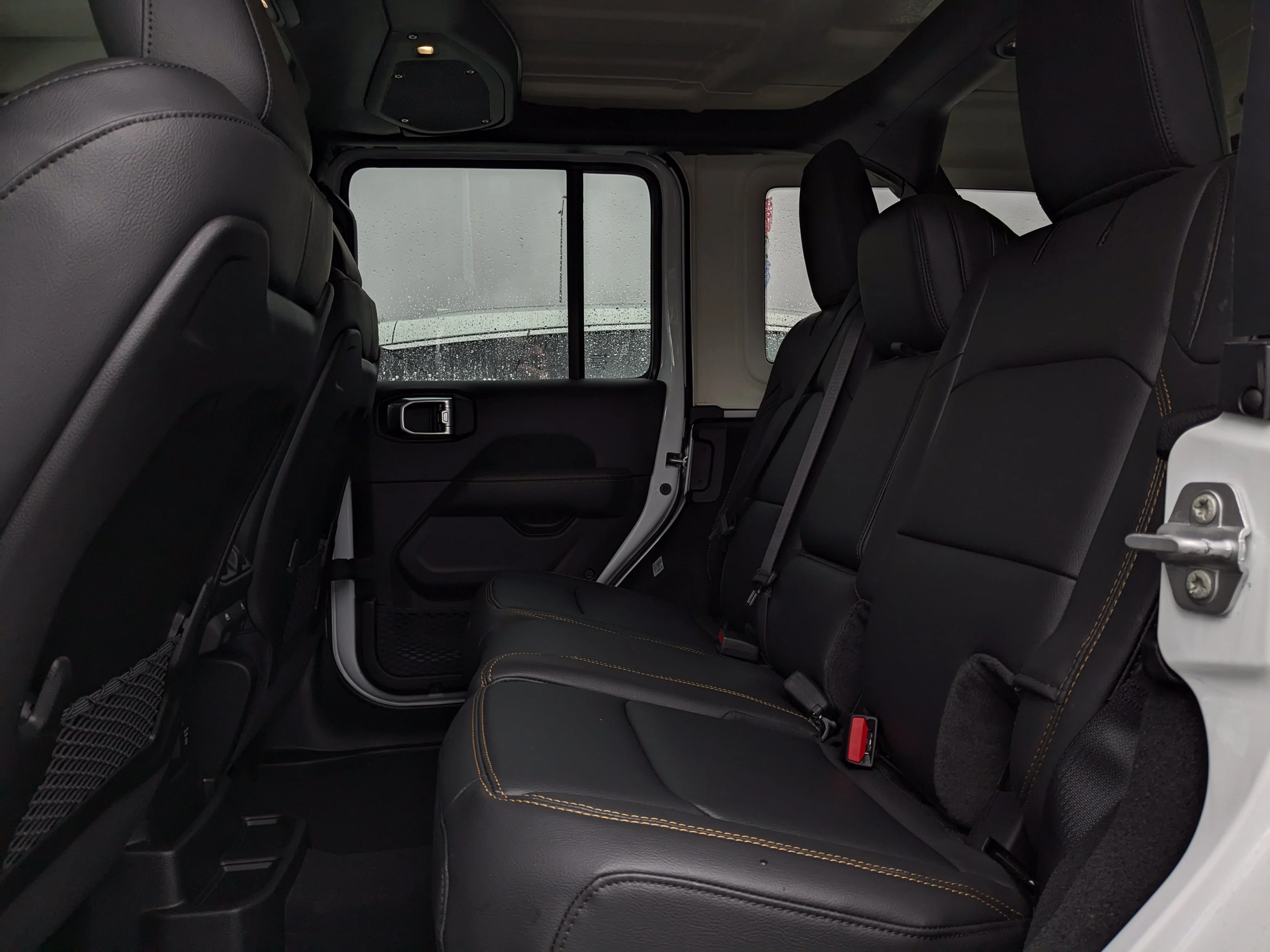 New 2025 White Jeep Sahara - - McKinley Leather Seats - Technology Grp - Safety Grp - Alpine Prem Audio & Tons More! image 25