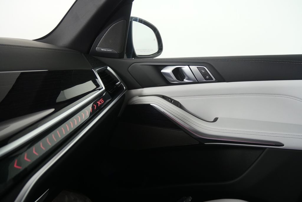 Used 2026 Dravit Grey Metallic BMW sDrive40i image 25
