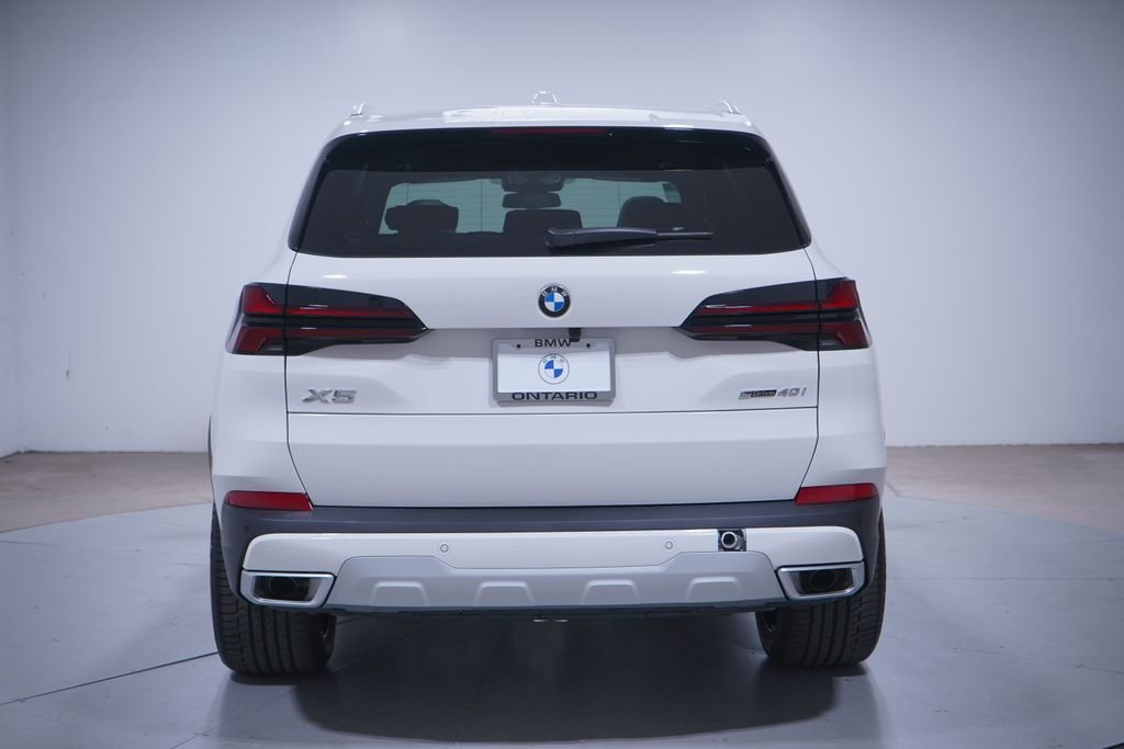 New 2026 Alpine White BMW sDrive40i image 5