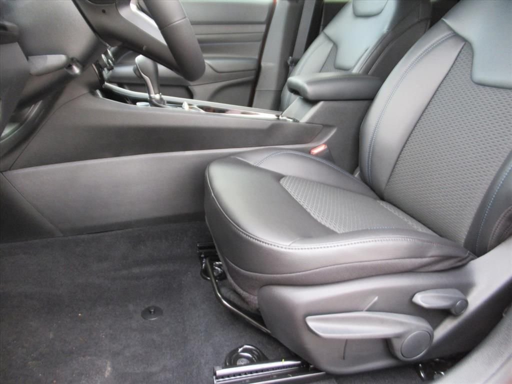 New 2026 Red Hot Pearlcoat Jeep Latitude Altitude image 15
