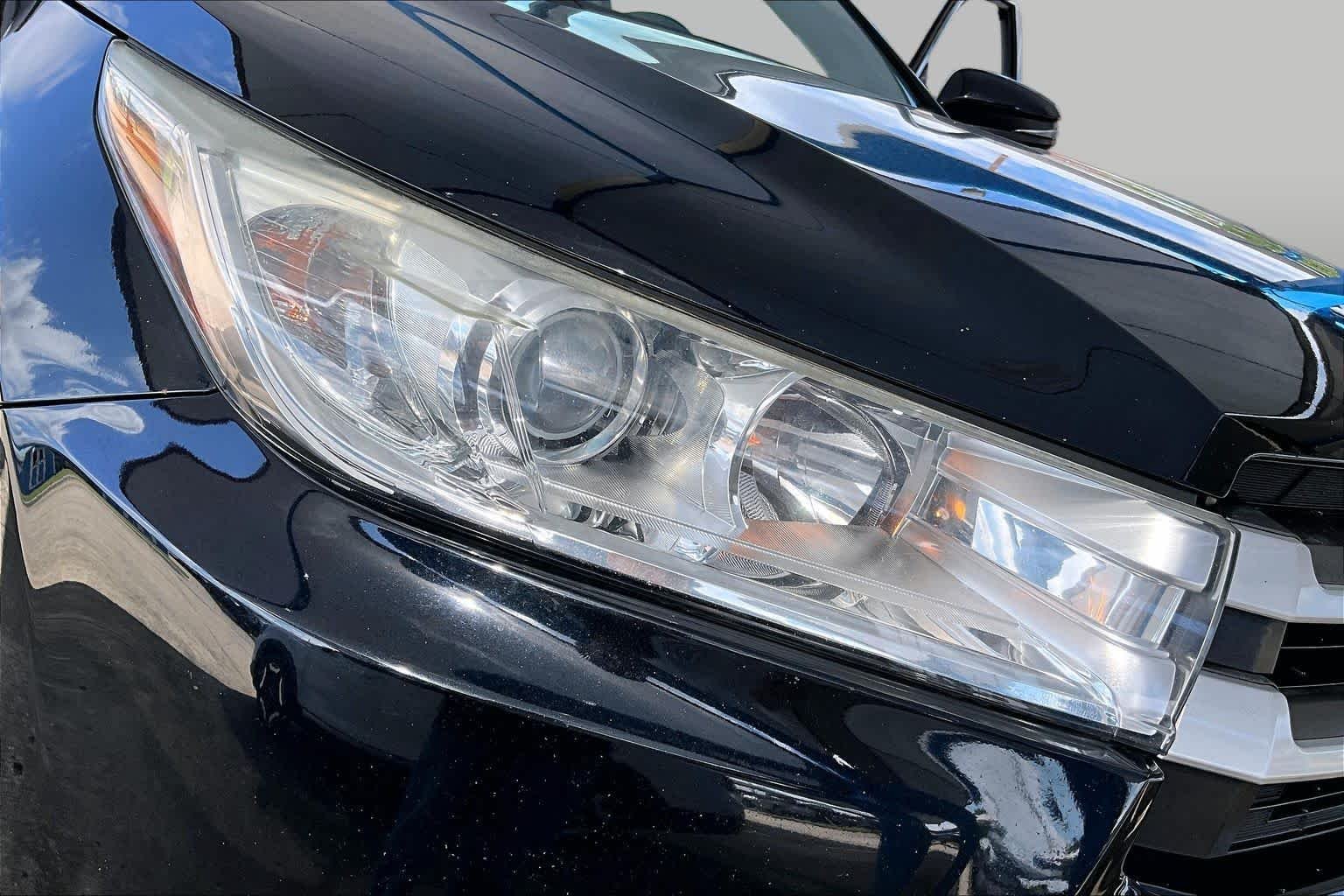 Used 2017 Midnight Black Metallic Toyota XLE image 27