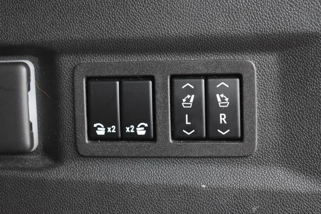 Used 2023 White GMC Denali Ultimate image 21