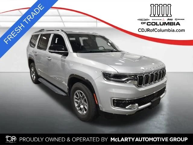 Used 2023 Silver Jeep Base image 1