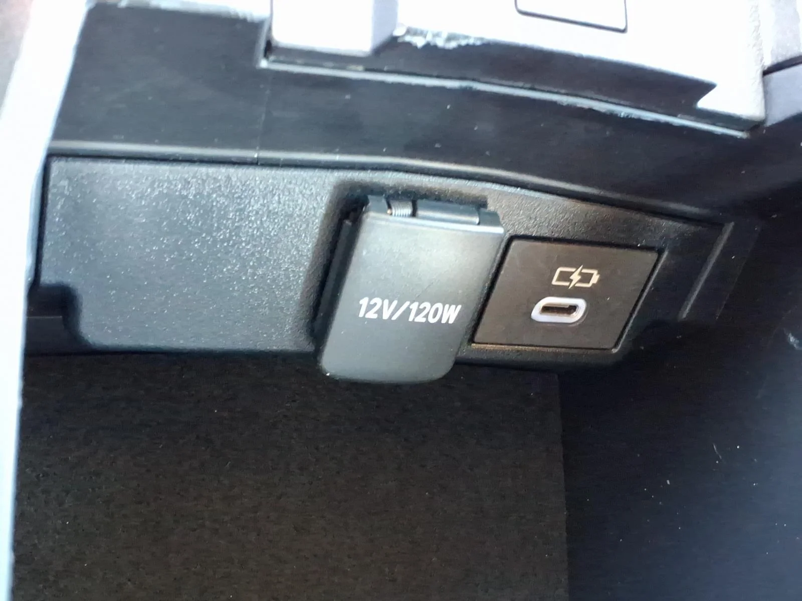 Used 2025 Wind Chill Pearl Toyota LE image 8