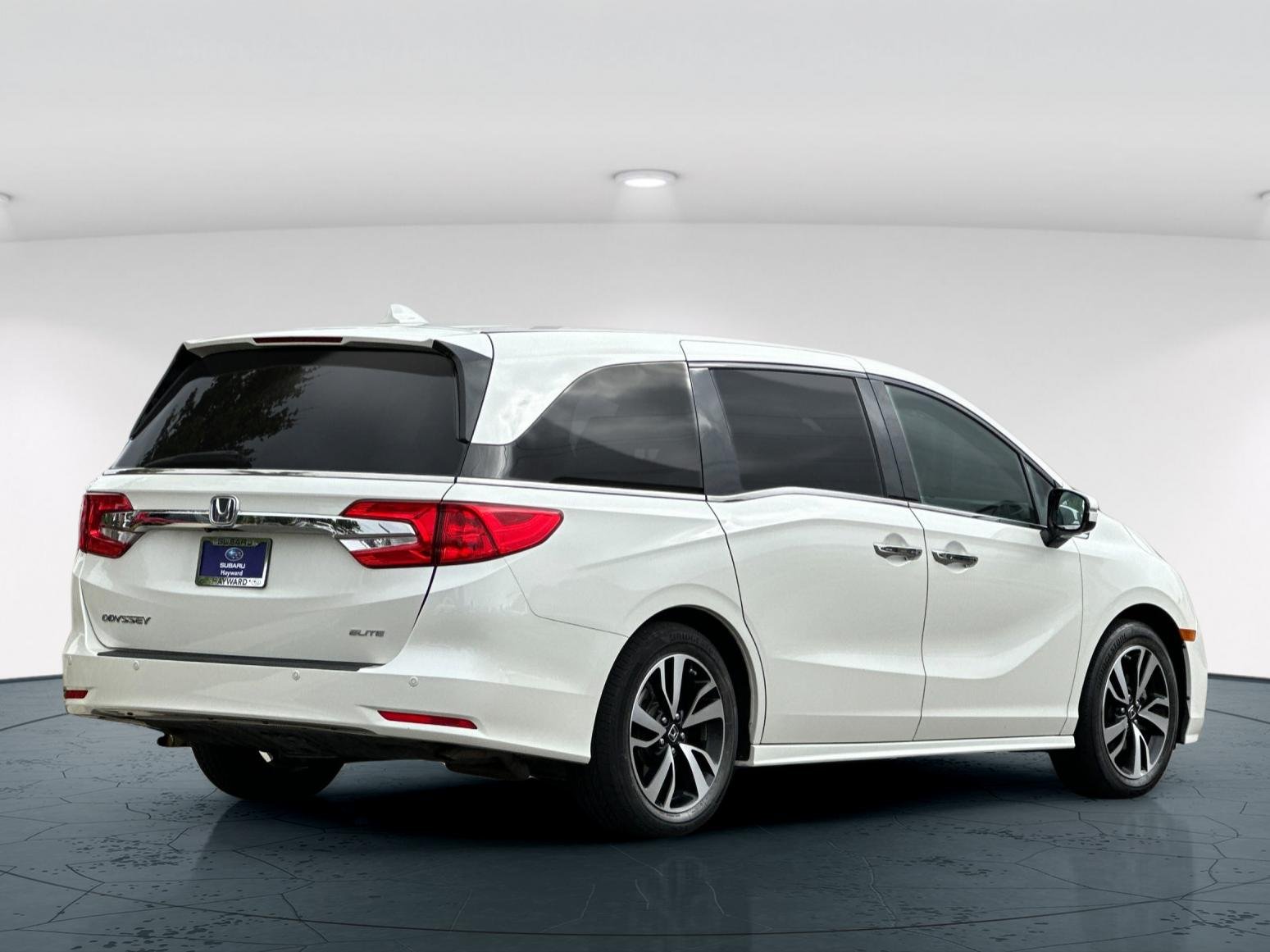 Used 2018 White Diamond Pearl Honda Elite 4D Passenger Van image 6