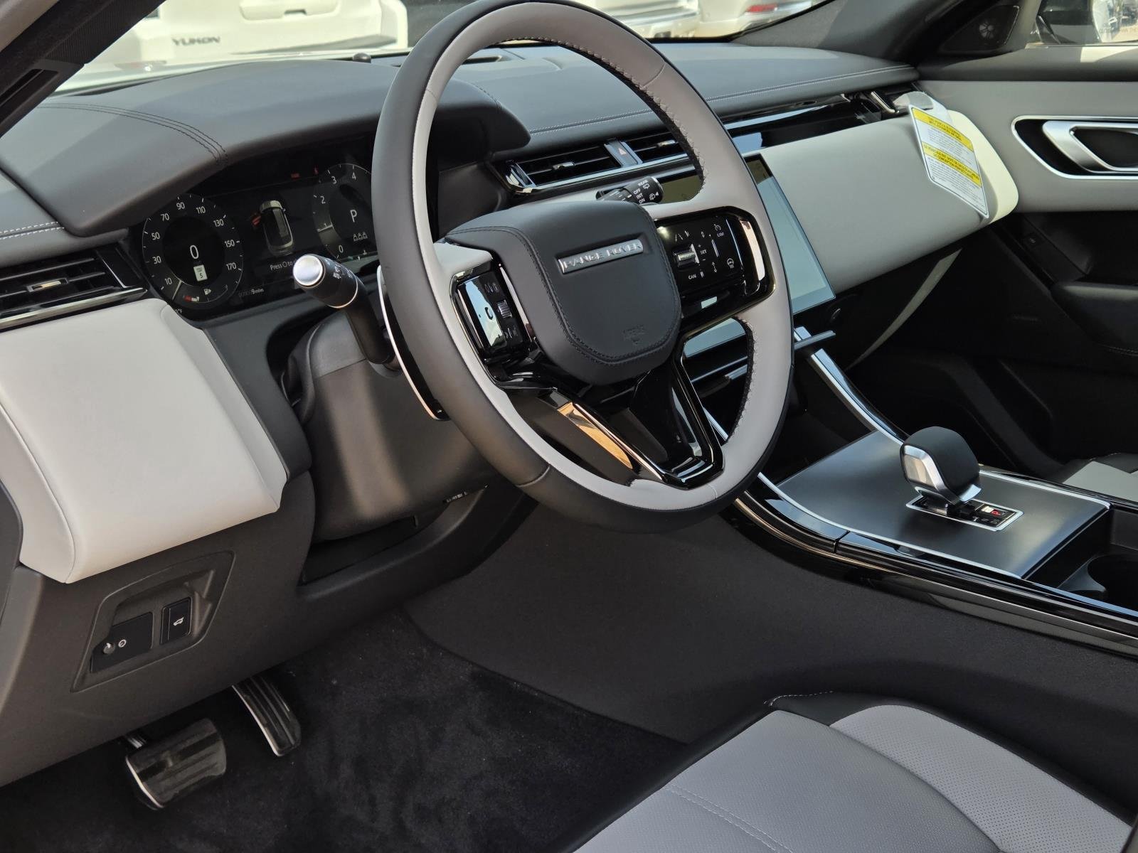 New 2026 Arroios Grey Land Rover Belgravia Edition image 34