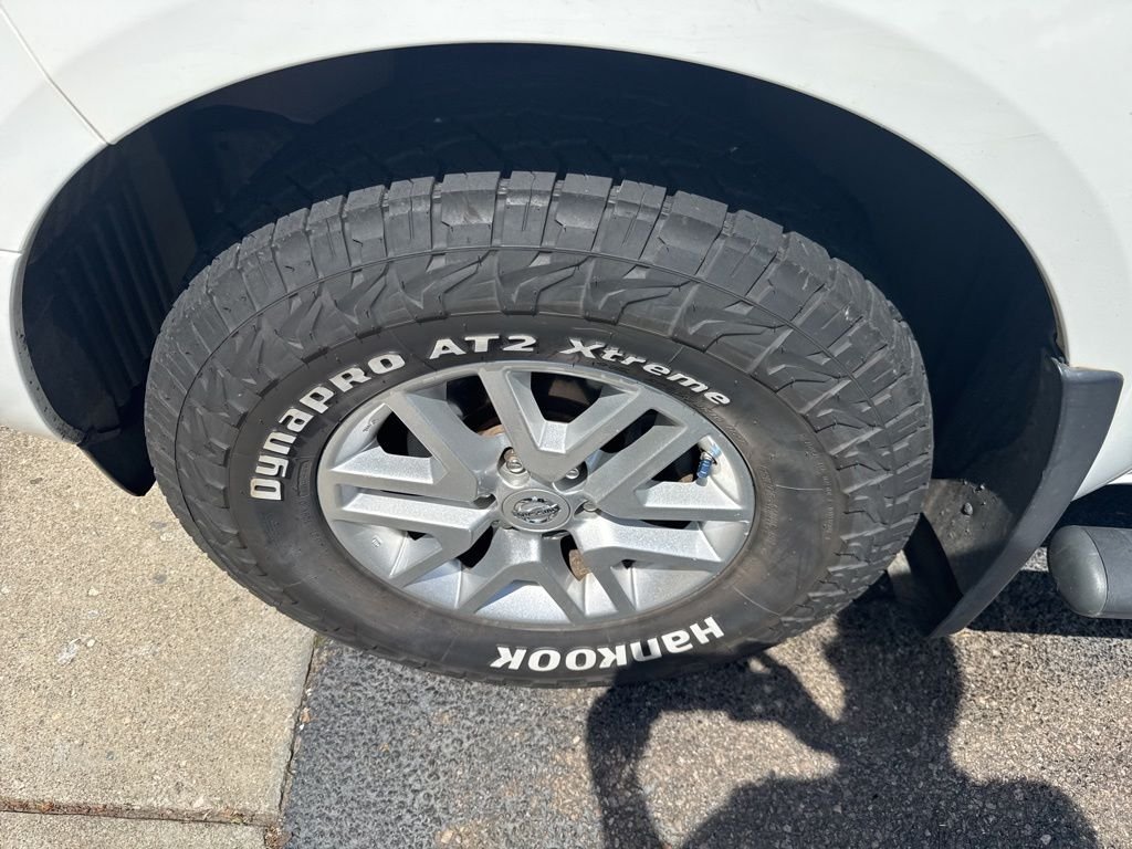 Used 2016 White Nissan SV image 5