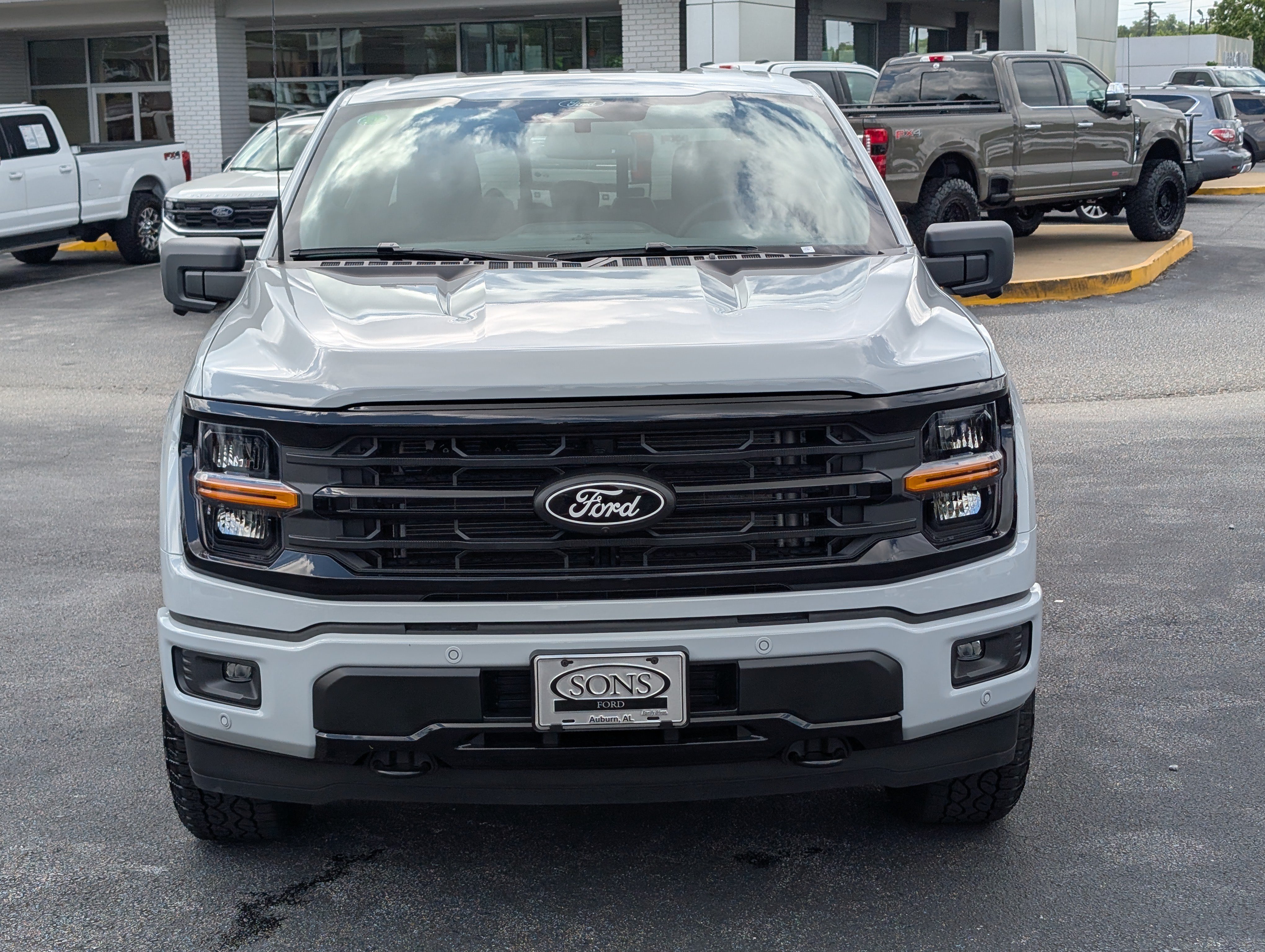 New 2026 Avalanche Ford XLT image 3