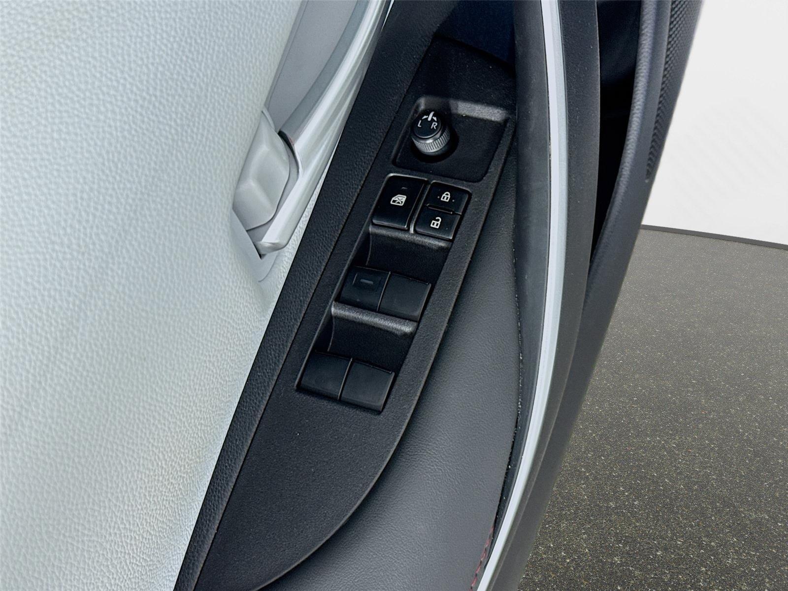 Used 2024 Ice Toyota SE image 18