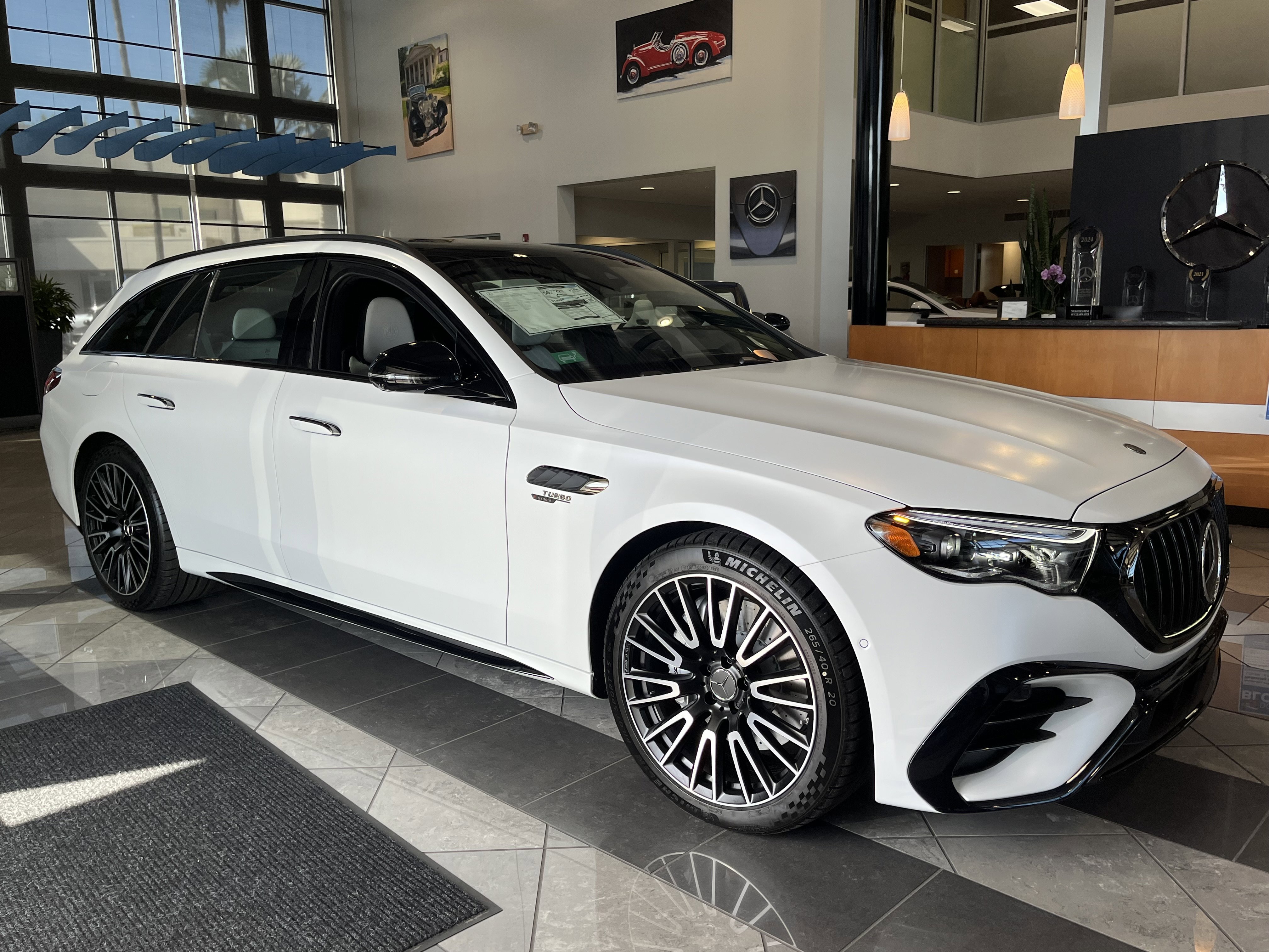 New 2026 MANUFAKTUR Moonlight White Magno Mercedes-Benz AMG® E 53 E image 34