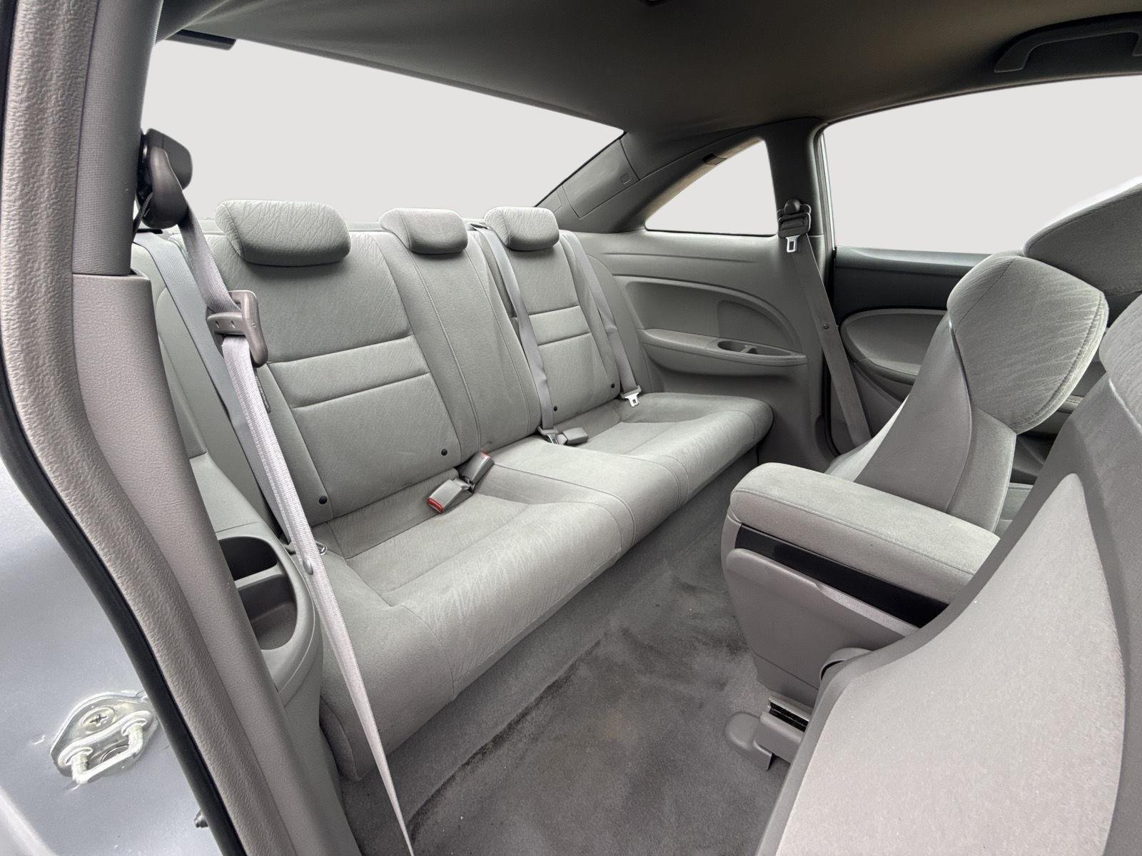 Used 2008 Alabaster Silver Metallic Honda LX image 5