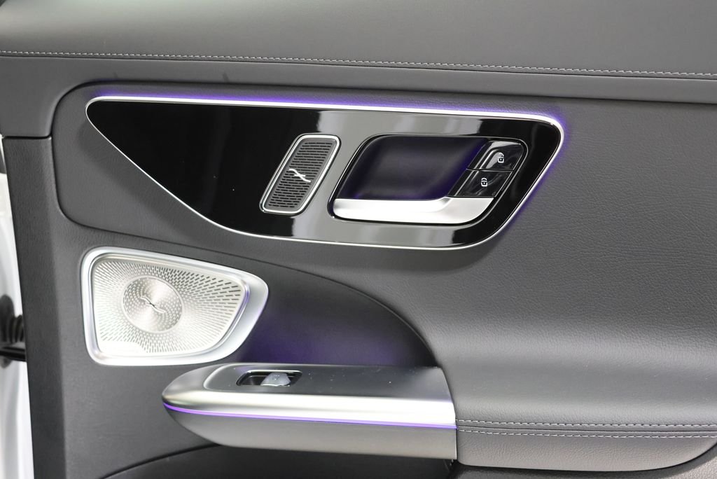 New 2026 MANUFAKTUR Moonlight White Metallic Mercedes-Benz C 300 image 51