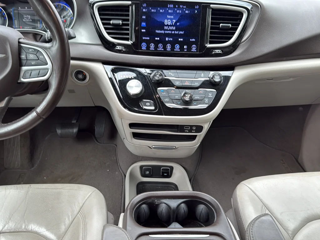 Used 2017 White Chrysler Touring L image 20