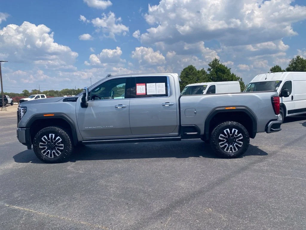 Used 2025 Silver GMC Denali Ultimate image 4