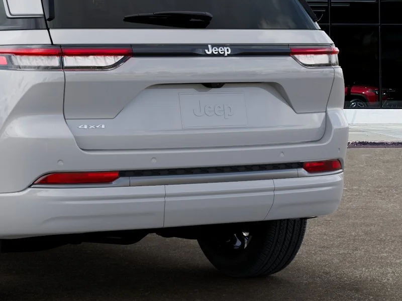 New 2026 Bright White Clear-Coat Exterior Paint Jeep Limited Reserve image 39