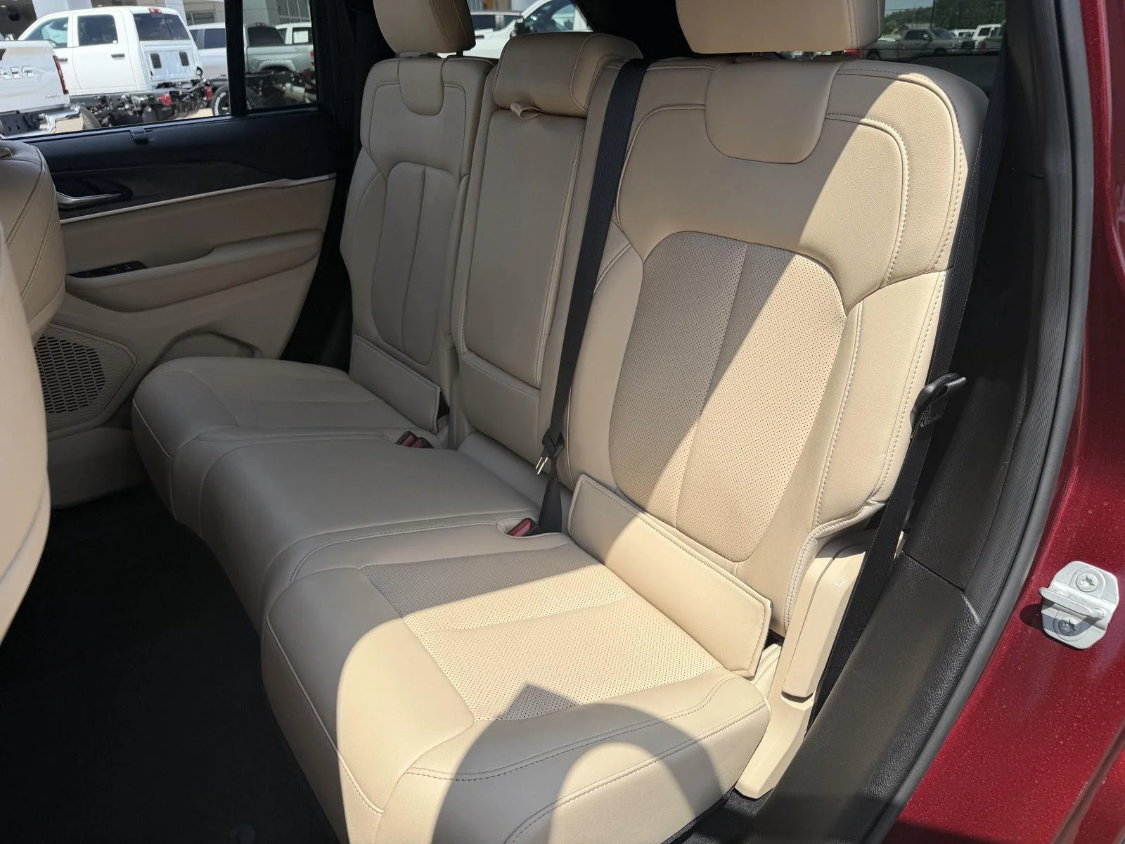 Used 2025 Velvet Red Pearlcoat Jeep Limited image 18
