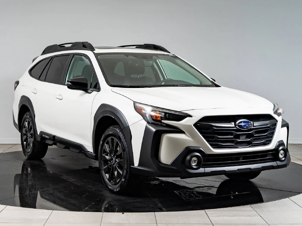 Used 2025 Crystal White Pearl Subaru Onyx Edition XT image 12