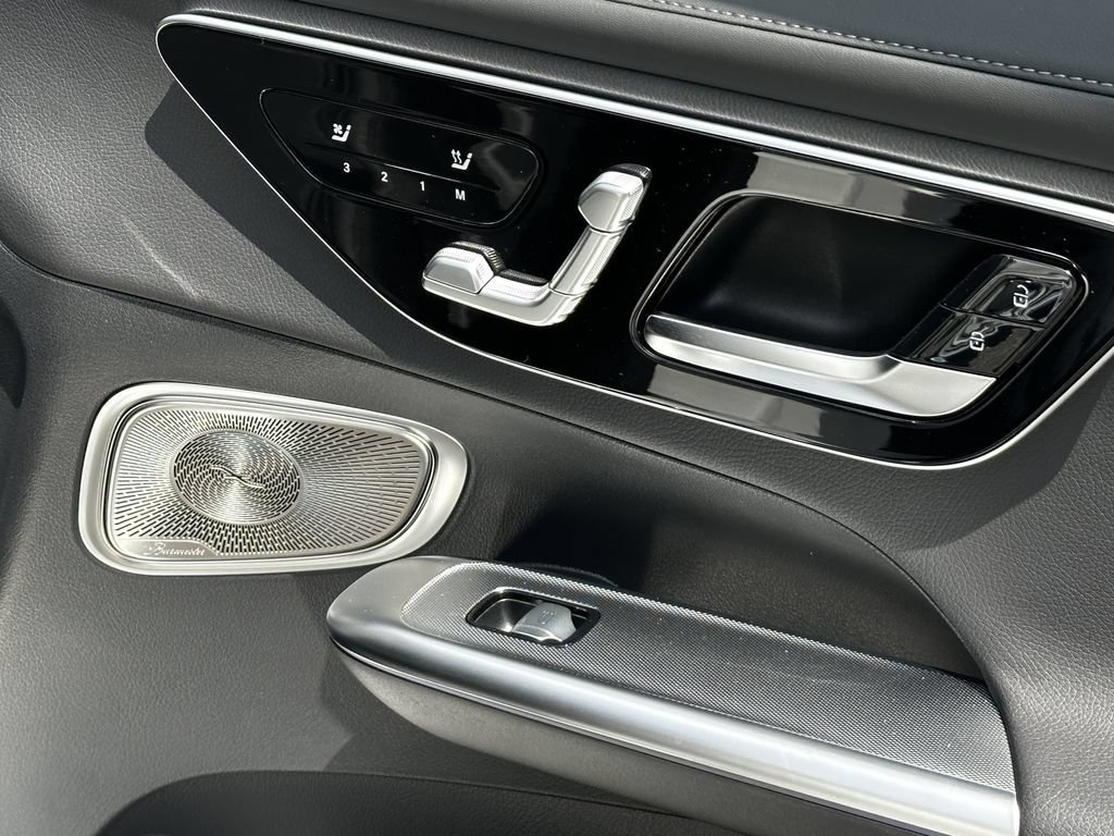 New 2027 MANUFAKTUR Moonlight White Metallic Mercedes-Benz AMG® GLC 53 image 53