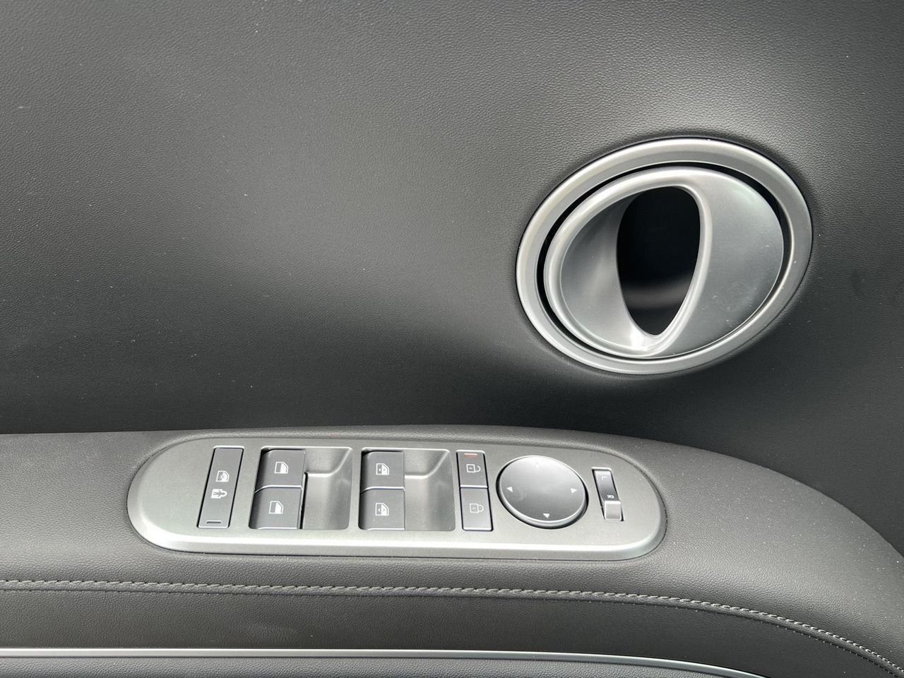New 2026 Classy Blue Pearl Hyundai SEL 8P image 30