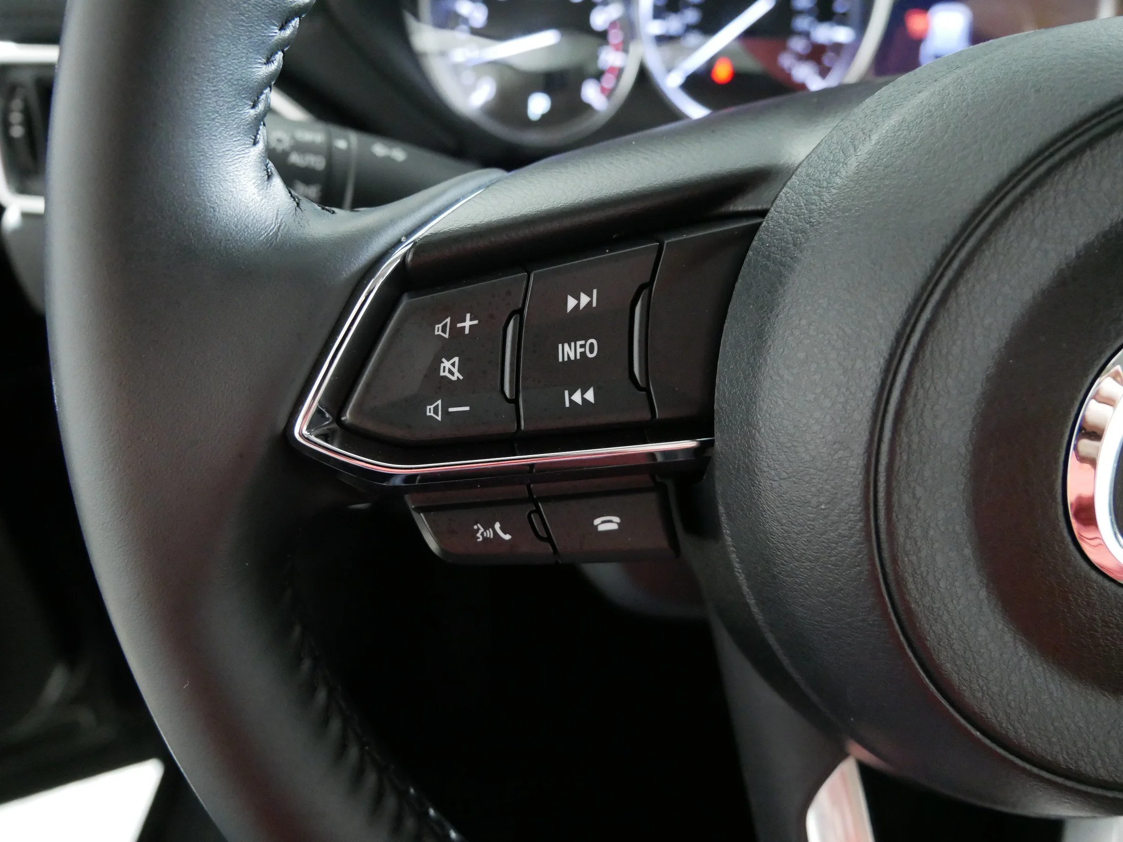 Used 2025 Jet Black Mica Mazda 2.5 S Preferred Package image 27