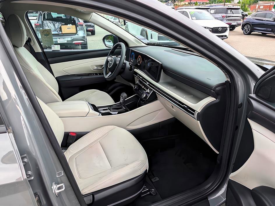 Used 2025 Hampton Gray Hyundai SEL image 44
